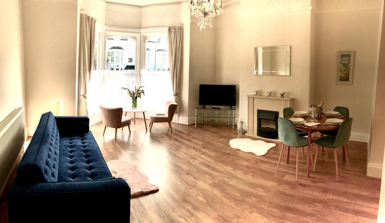 Mostyn Villa Free Private Parking Llandudno Esterno foto