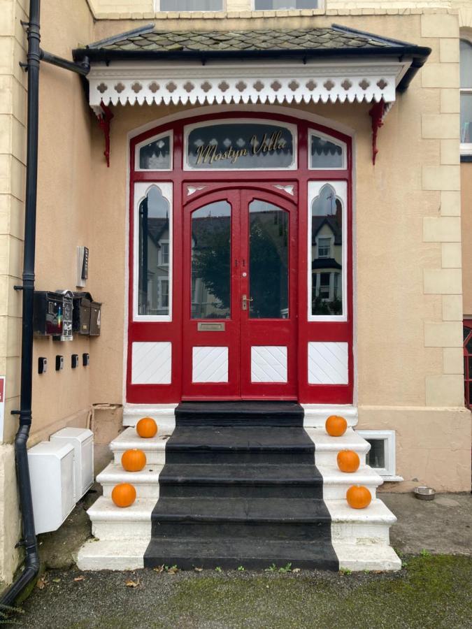 Mostyn Villa Free Private Parking Llandudno Esterno foto